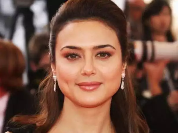 Preity Zinta posts an old photo from her first photoshoot; take a look!