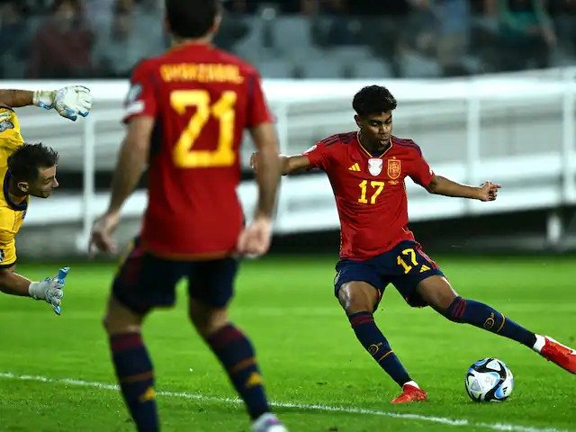Barcelona Youngsters Lamine Yamal, Pau Cubarsi Make Cut for Spain’s 29-Man EURO 2024 Squad